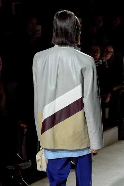 Look 77